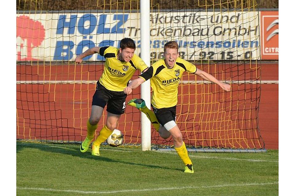 Die Sieggaranten des FC Amberg: Lukas Dotzler (l.) und André Karzmarczyk (r.) brachten mit ihren Treffern die Rost-Elf auf die Gewinnerstraße. &lt;b&gt;F: Eberhardt&lt;/b&gt;