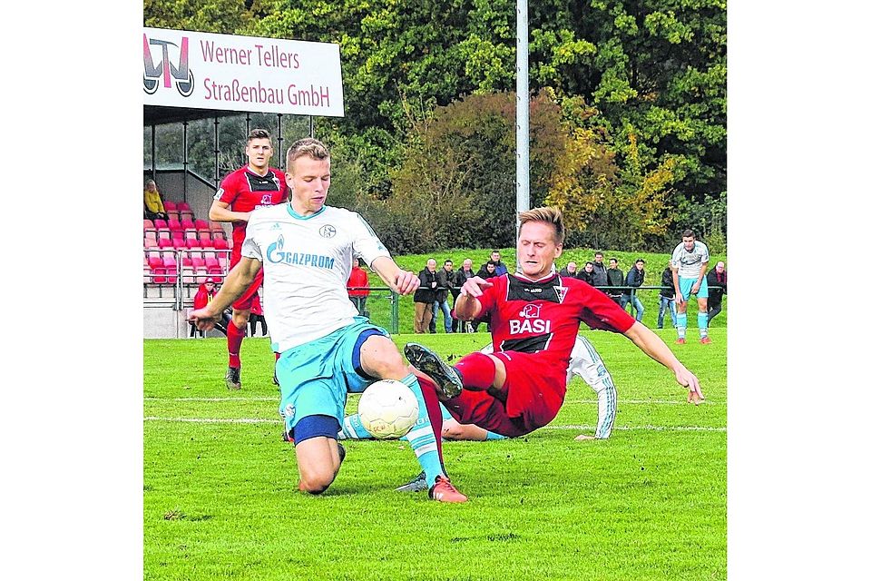 Danny Richter (r.) war in der Hinrunde einer der Aktivposten beim Fußball-Regionalligisten FC Wegberg-Beeck. Foto: Royal