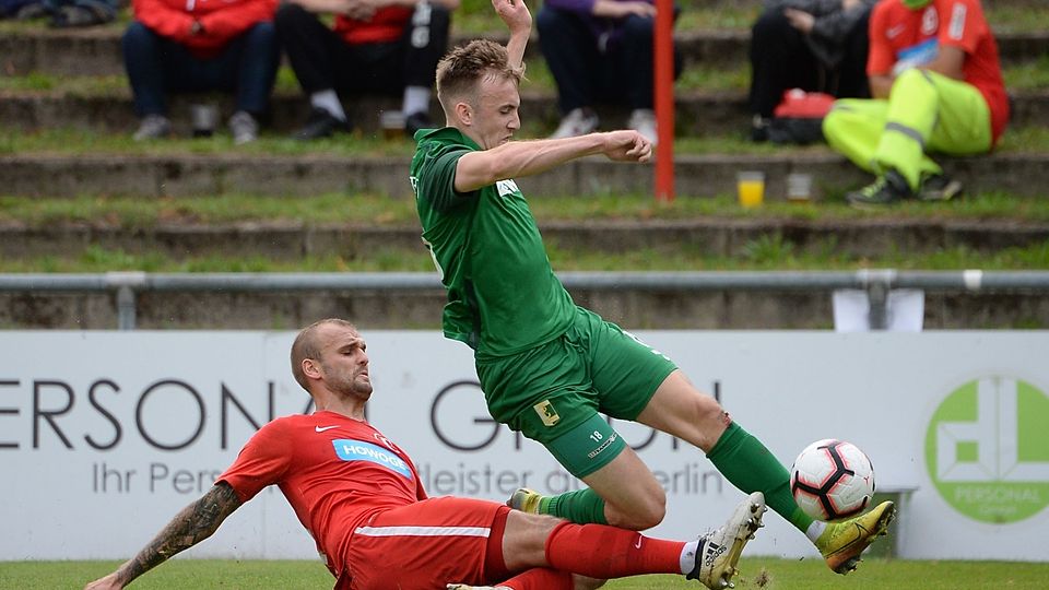 Jonas Schmidt (li.) soll auch in der kommenden Saison Lichtenbergs Defensive stärken.