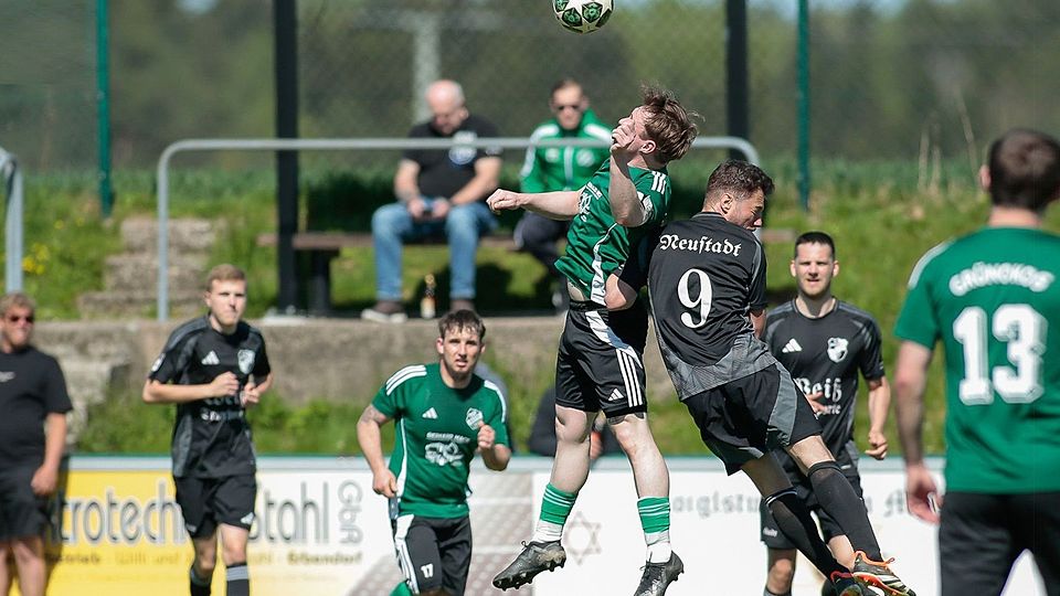Im zweiten Jahr ihres Bestehens schickt sich die SG Neustadt a. K./Tremmersdorf II (in Schwarz) an, über den Umweg der Relegation den Aufstieg in die Kreisklasse zu schaffen.