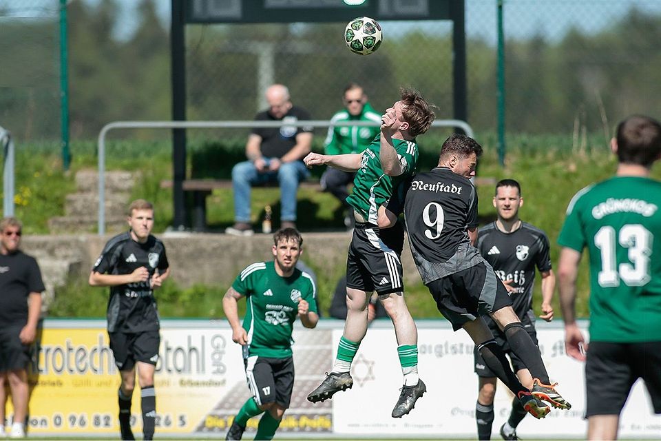 Im zweiten Jahr ihres Bestehens schickt sich die SG Neustadt a. K./Tremmersdorf II (in Schwarz) an, über den Umweg der Relegation den Aufstieg in die Kreisklasse zu schaffen.