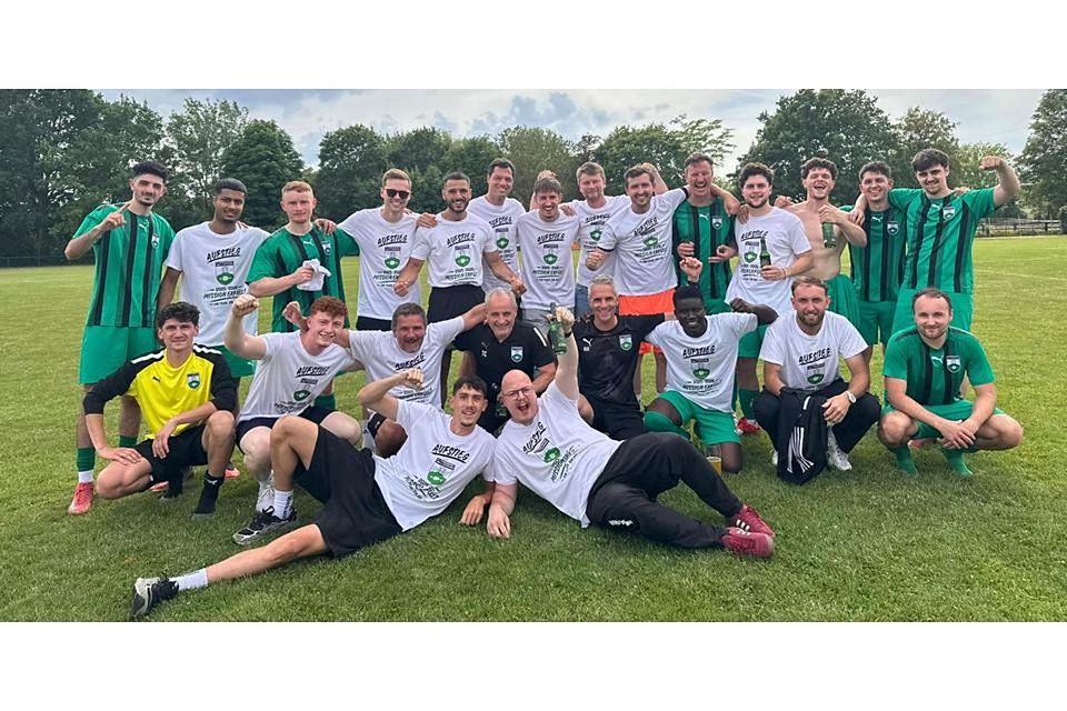 Jubel bei Starkenburgia Heppenheim II: Die Mannschaft hat den Sprung in die B-Liga geschafft Jubel bei Starkenburgia Heppenheim II: Die Mannschaft hat den Sprung in die B-Liga geschafft