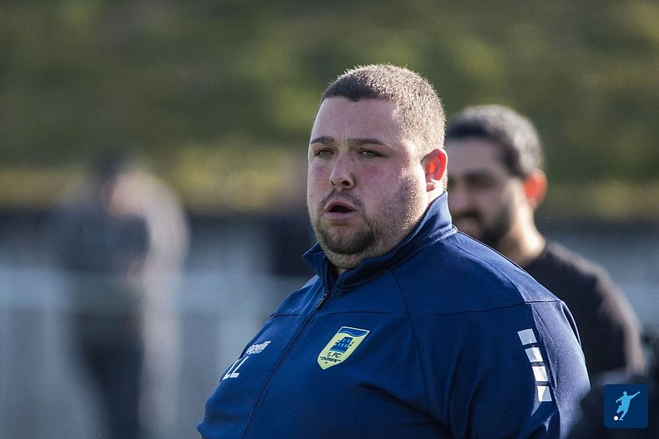 Luca Lausberg trainierte in der vergangenen Saison die zweite Mannschaft. In der neuen Saison wird es beim 1. FC Düren allerdings keinen Landesliga-Fußball geben.
