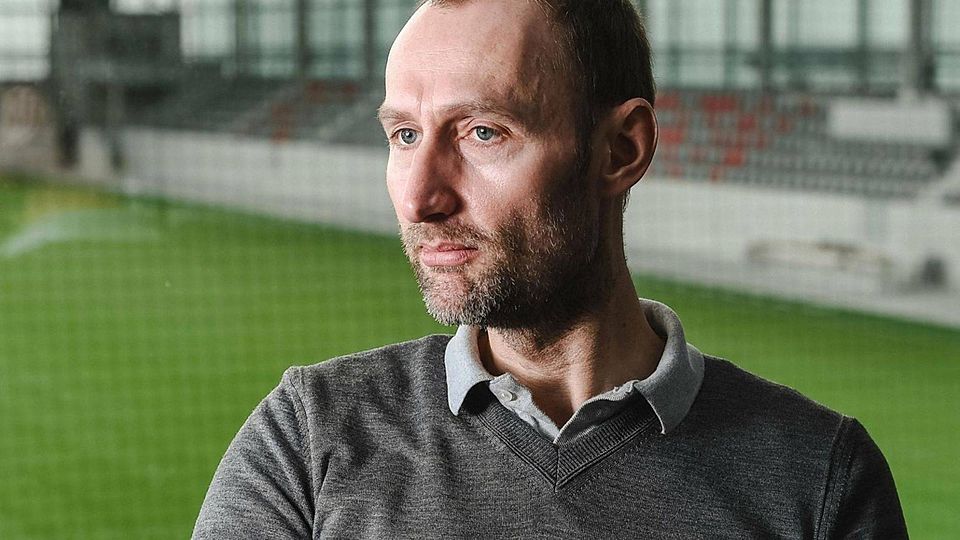 Musste am FC Bayern Campus aufräumen: NLZ-Chef Jochen Sauer war wie auch die Öffentlichkeit von dem Rassismus-Skandal um einen Trainer völlig überrascht.