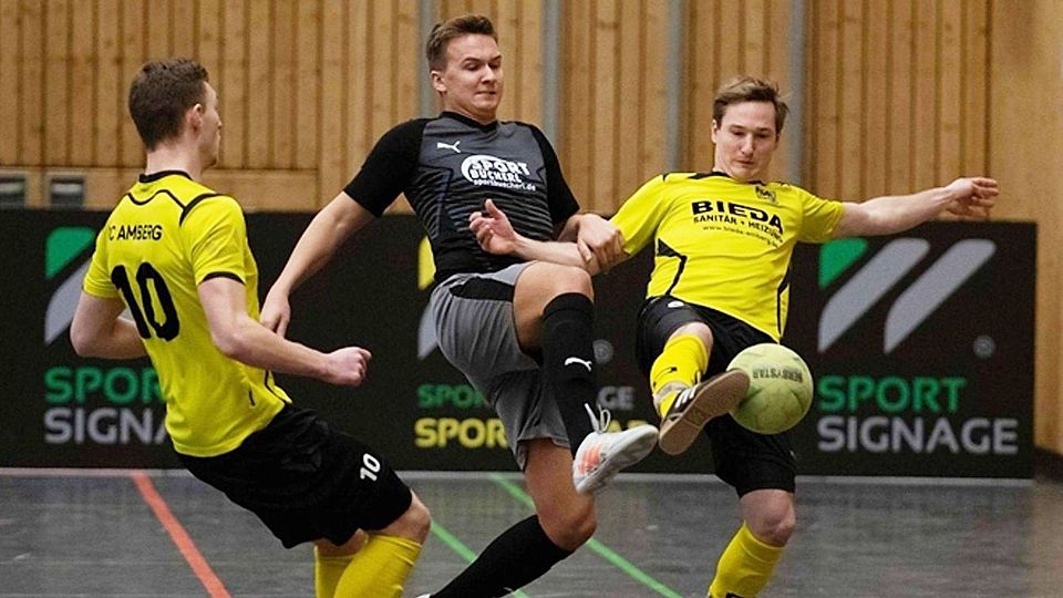 Im Vorjahresfinale setzte sich der FC Amberg (in gelb) gegen den FC Rieden durch. Foto: Torsten Baier