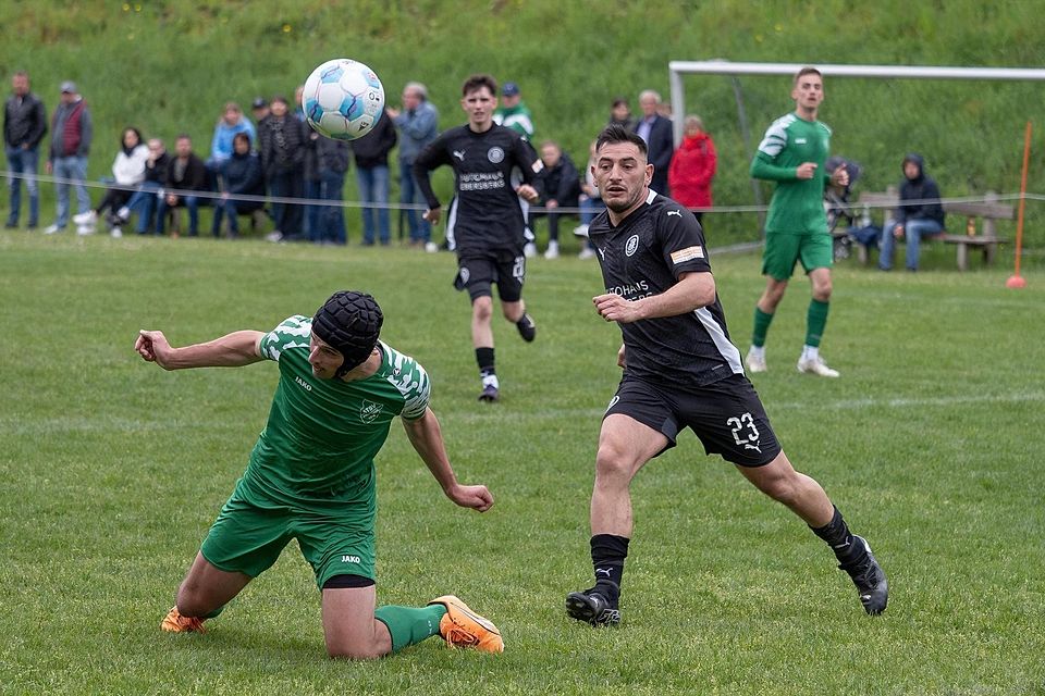 Nur mit Mühe wurde der ATSV um (grün) Lukas Alberter von Ebersberg und Riza Terzija in die Knie gezwungen.