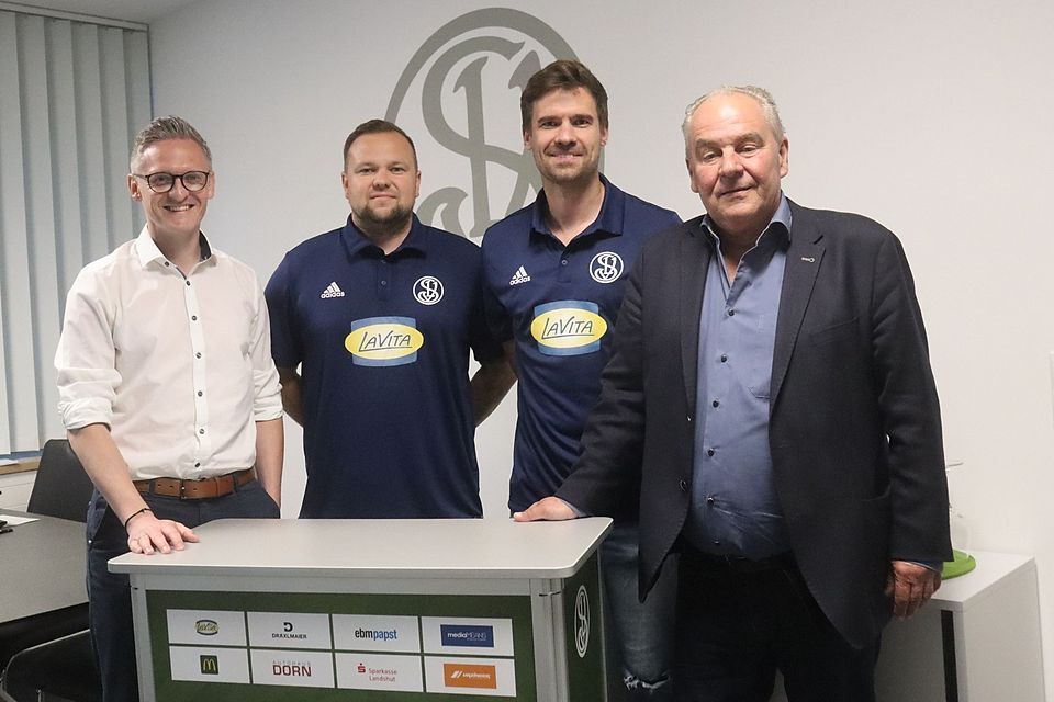 Von links nach rechts: Sportvorstand Benedikt Neumeier, der sportliche Leiter Max Maier, Trainer Sebastian Paul und der Vorstandsvorsitzende Manfred Maier.