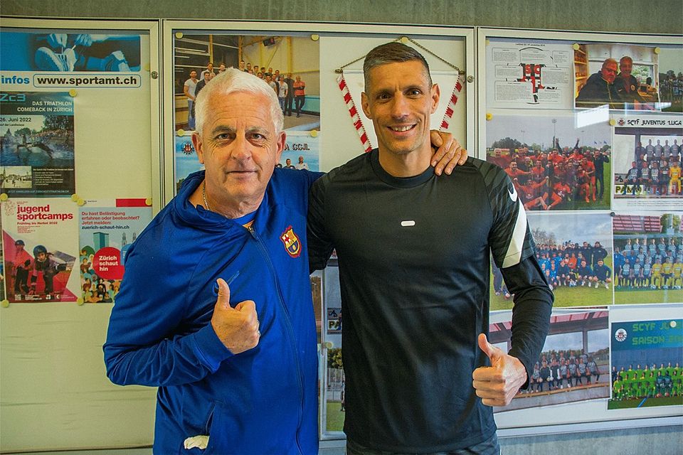 Daumen hoch: YF-Präsident Piero Bauert mit dem neuen Trainer Jérôme Oswald.