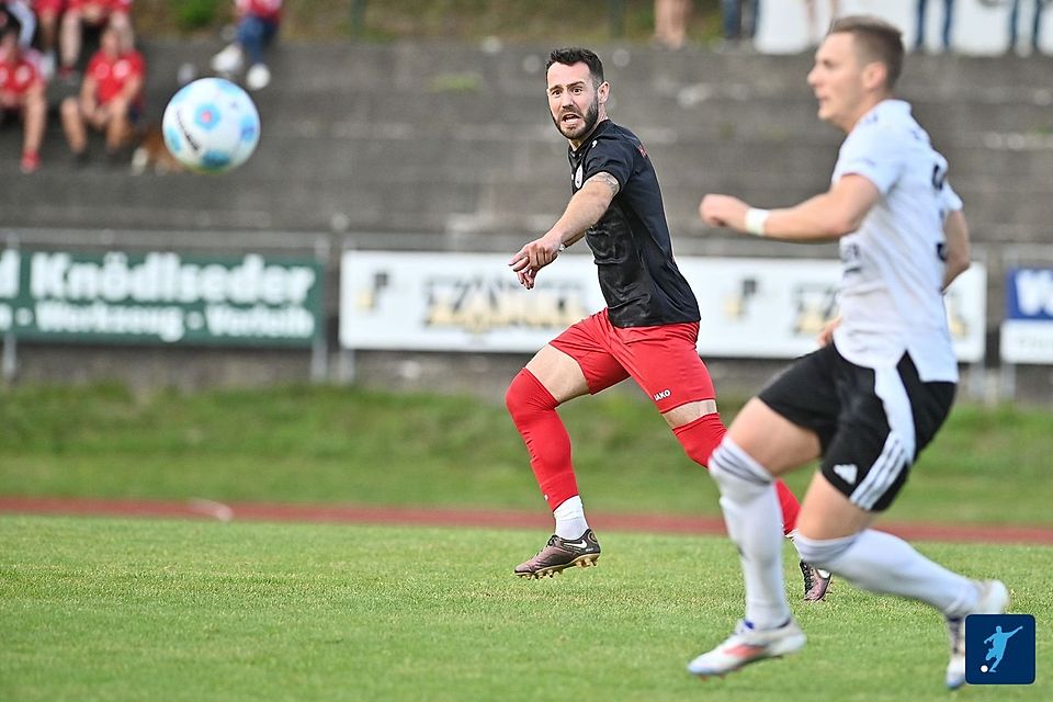 Eralb Sinani (schwarzes Trikot) zählt beim FC Sturm Hauzenberg zu den absoluten Leistungsträgern Eralb Sinani (schwarzes Trikot) zählt beim FC Sturm Hauzenberg zu den absoluten Leistungsträgern
