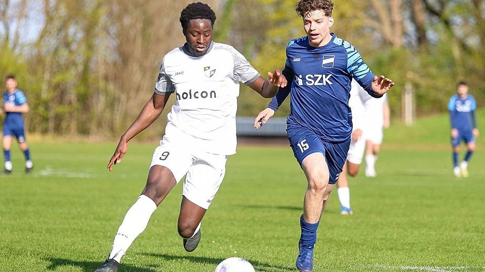 Nach einem Pokalcoup fordert der TuS Xanten Tabellenführer VfL Rhede. 