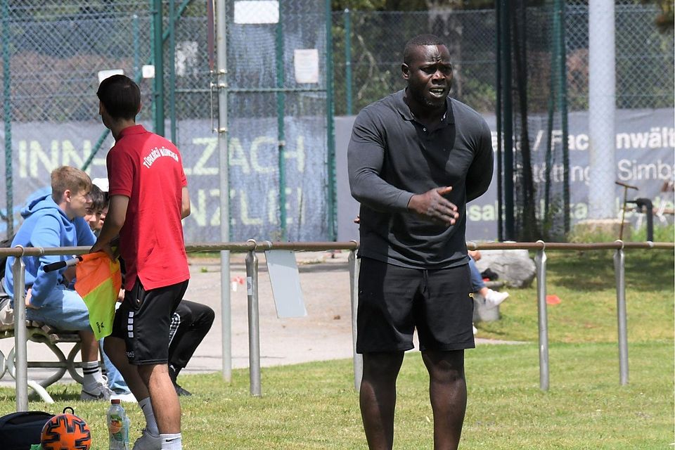 Alban Zinsou trainierte vor seinem Engagement bei Türkgücü Jugendmannschaften beim FC Forstenried, beim FC Stern und bei TuS Geretsried.