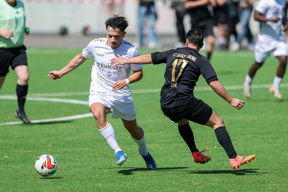 Enrico Mittelstädt (links) von der Freien Turnerschaft entwischt dem Gräselberger Sanjin Cikotic. 	Foto: Frank Heinen
