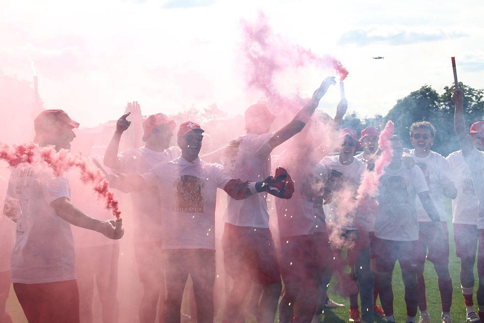 Der MTV München feierte den Bezirksliga-Aufsteig euphorisch. Der MTV München feierte den Bezirksliga-Aufsteig euphorisch.