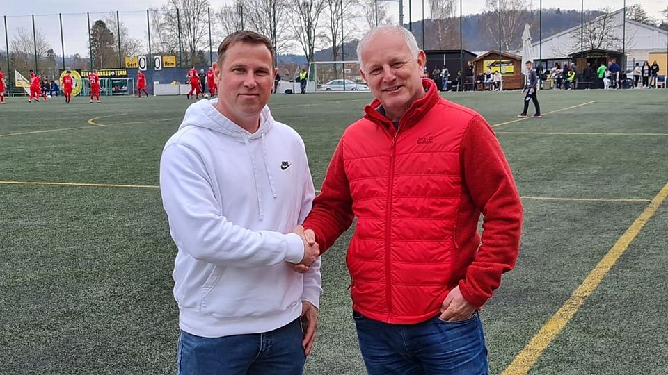 Hand drauf: Patrick Ortlieb (links) übernimmt in der nächsten Saison das Traineramt in Hildburghausen. Im Bild mit Präsident Dirk Drescher.