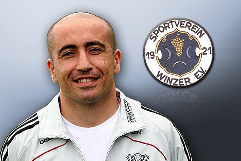 Neuer Spielertrainer beim SV Winzer: Ahmet Yüce (vorne)  Foto:Grübl