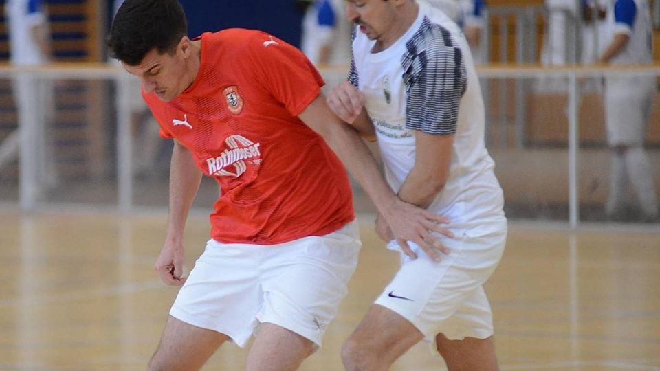 „Physisch auf der Höhe“ war Steinhöring mit Benjamin Lechner (li.) ab Spiel zwei gegen Hohenthann.