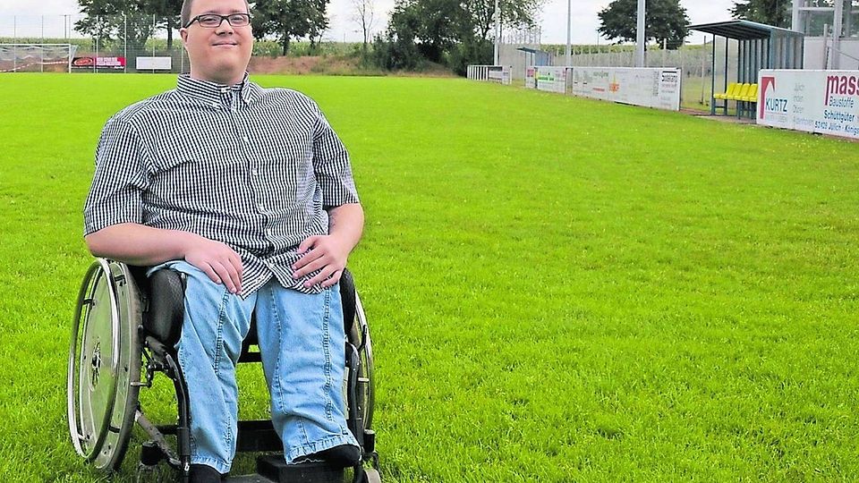 Florian Maßmann verbringt jede freie Minute auf dem Fußballplatz. Der Rollstuhl hält ihn nicht auf