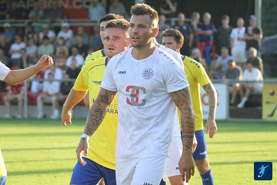 Maxi Berwein (vorne) soll Landsberg aus dem Tabellenkeller der Bayernliga Süd führen. 