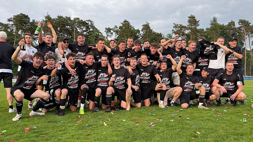 Der SV Leonberg feiert den Aufstieg in die Kreisliga!