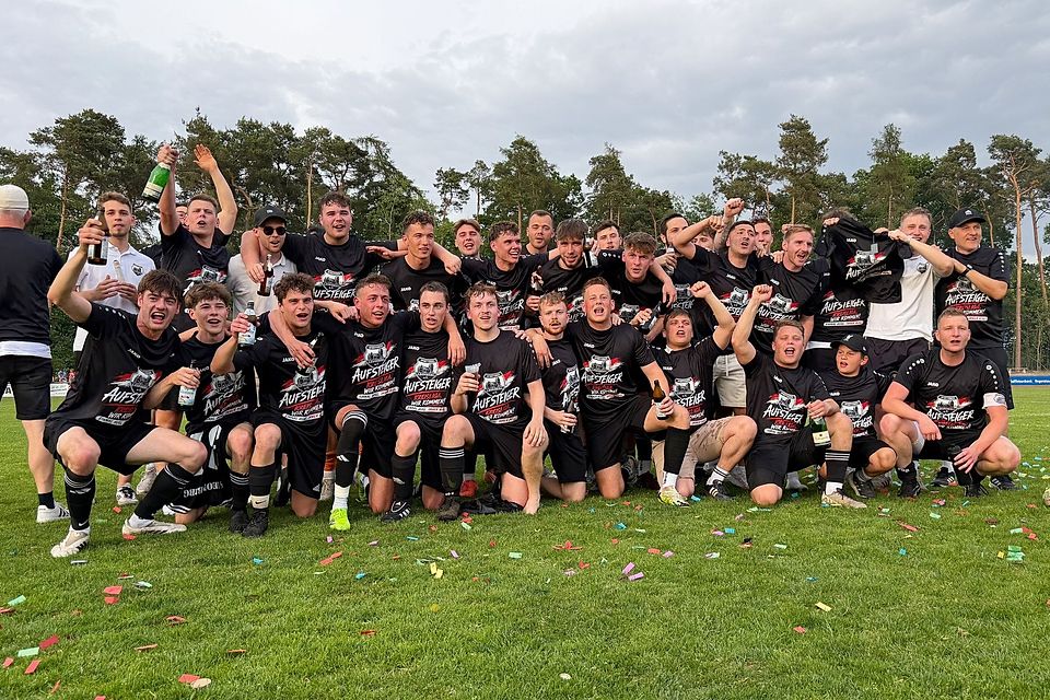 Der SV Leonberg feiert den Aufstieg in die Kreisliga!