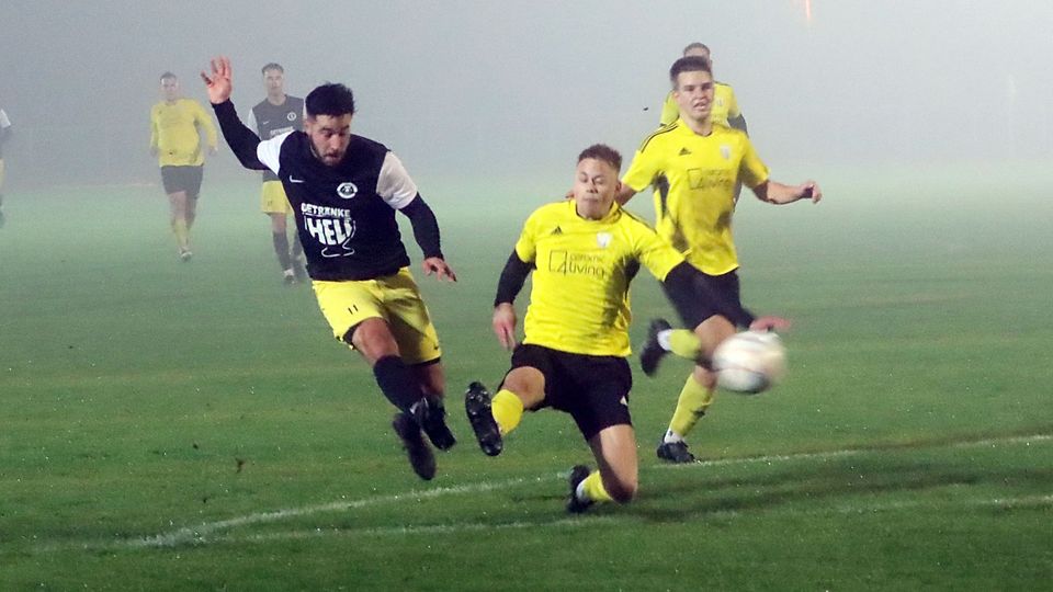 Der Vollstrecker, der aus dem Nebel kommt: Riccardo Schulz brachte den TSV Mindelheim gegen Ottobeuren in Führung. 