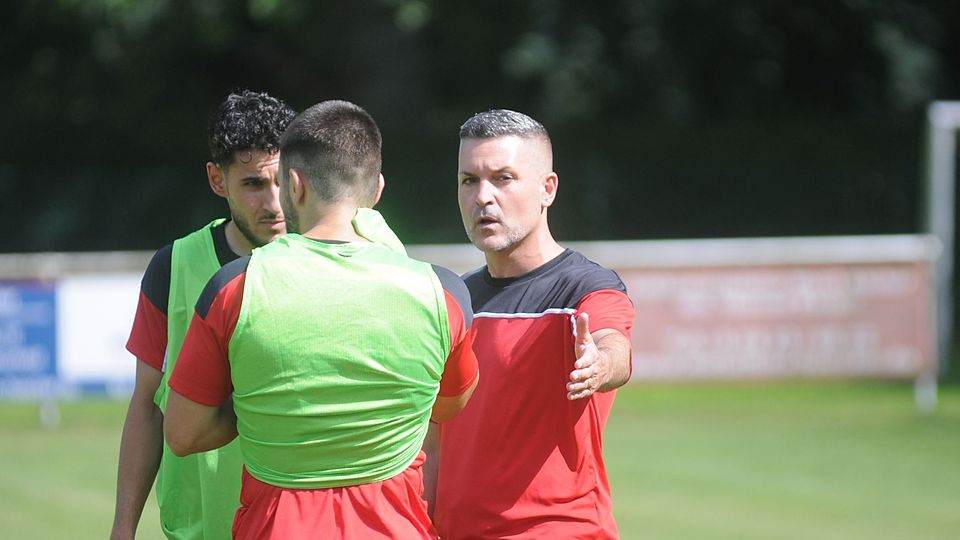 Peckelohs Trainer Vito Lombardi (r.) war stolz auf seine Mannschaft 