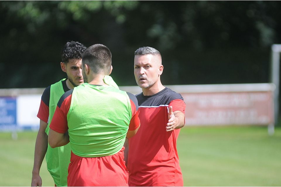 Peckelohs Trainer Vito Lombardi (r.) war stolz auf seine Mannschaft Peckelohs Trainer Vito Lombardi (r.) war stolz auf seine Mannschaft