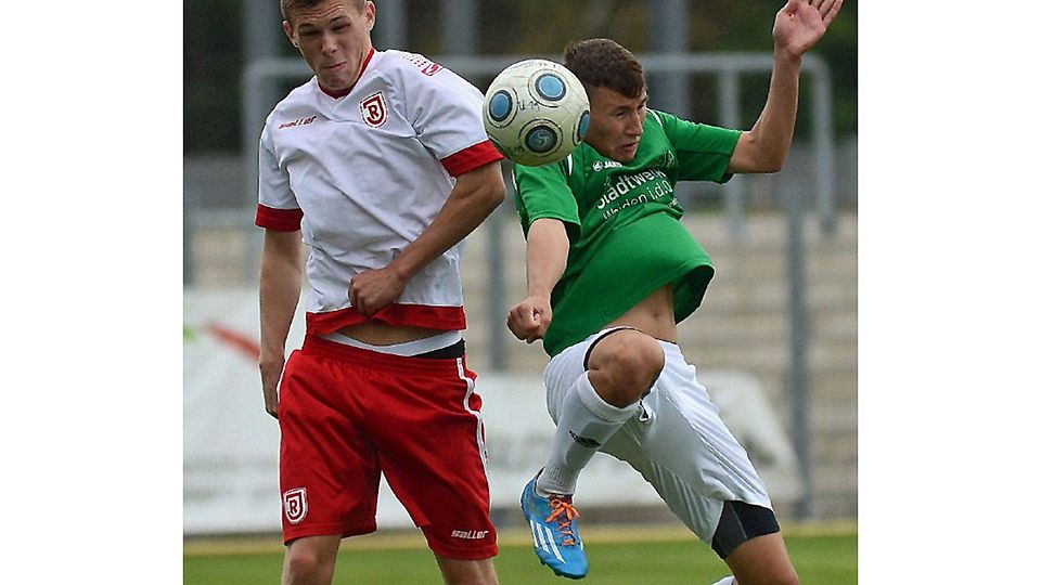 Toll gekämpft: Die U19 der SpVgg SV (r.), hier im Testspiel gegen Jahn Regensburg, kassierte in Karlstadt eine vermeidbare 0:1-Niederlage. Foto: Werner Franken