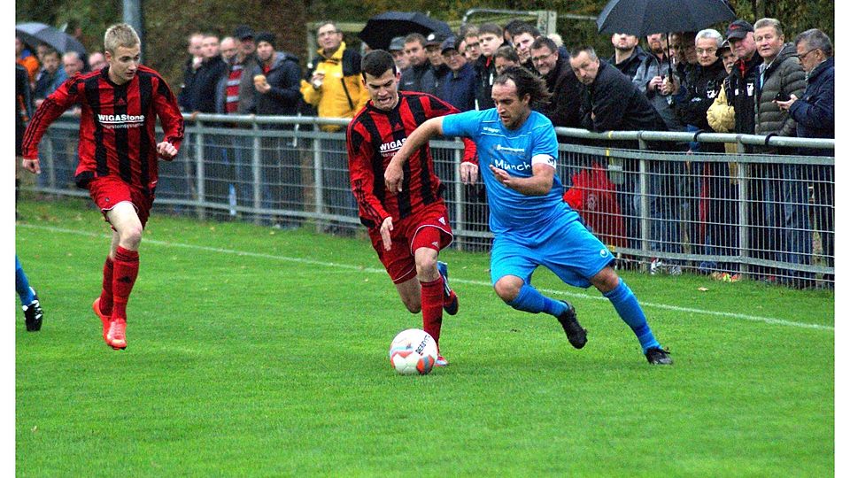 Im Vorwärtsgang: Alsenztal Kapiän Yves Scheuermann setzt sich gegen einen Steinwendener durch.