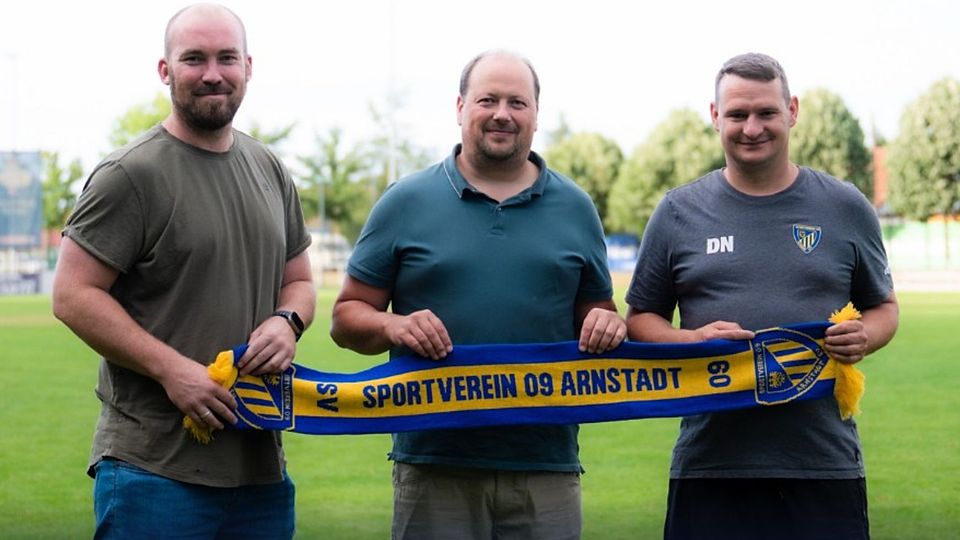 Markus Lauth (mittig) ist neuer Trainer des SV 09 A