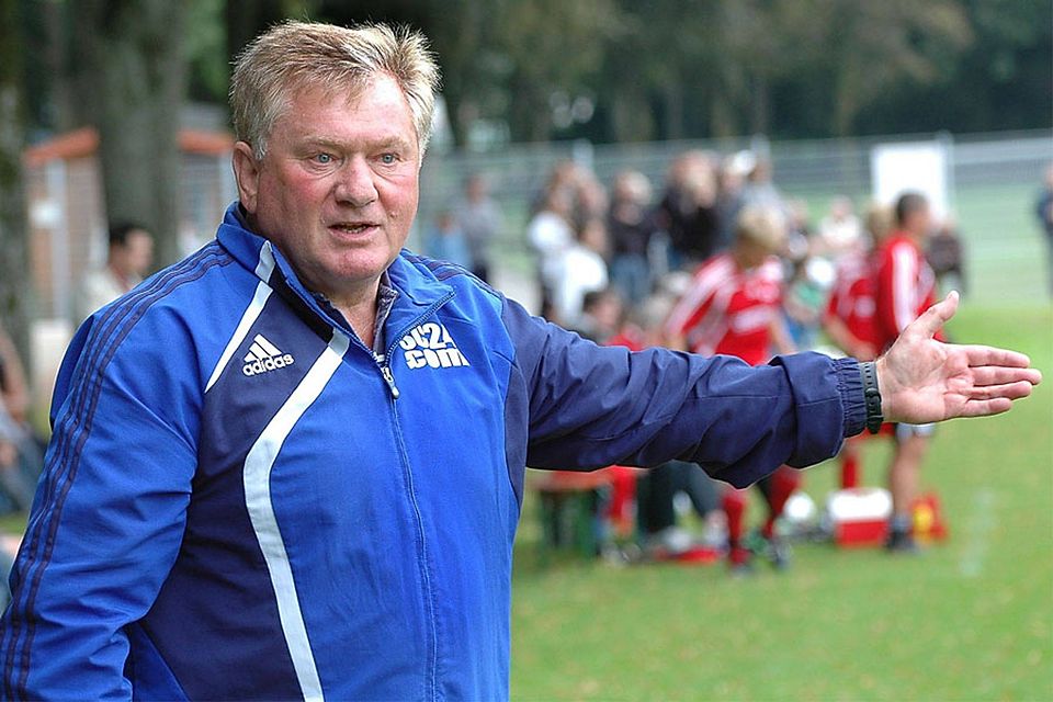 Hat im Derby wenig personelle Alternativen: Babenhausens Trainer Siegfried Moosmann.	F.: O. Schulze