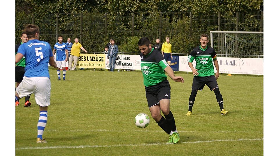 Sein Tor war dieses Mal zu wenig: Roxheims Goalgetter Serdar Yildiz (am Ball) traf zum zwischenzeitlichen 1:1 gegen die SG Hoppstädten/Weiersbach.   (Archivfoto: Gregor Wurdel)