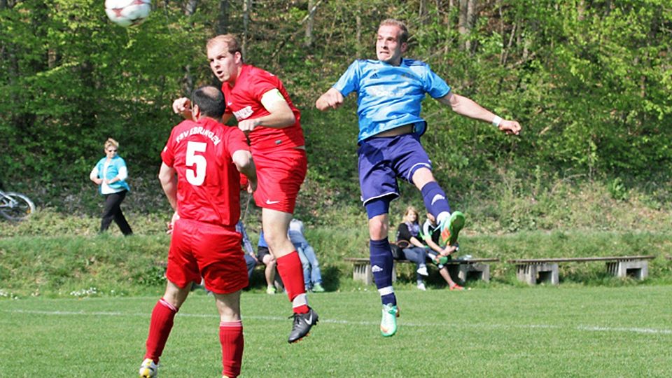 Torjäger im Ruhestand: Andreas Vordisch (rechts) steigt nicht mehr zum Kopfball in die Höhe. | Foto: Matthias Konzok