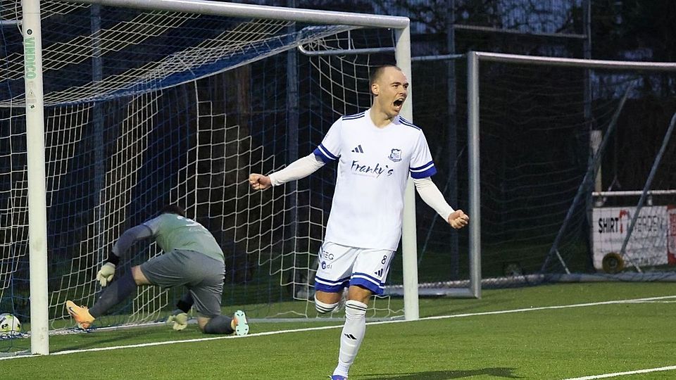 Hier bejubelt Mühlenfeld seinen Treffer zum 1:0.