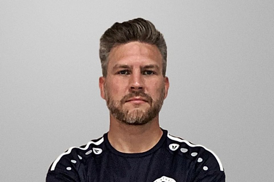Alexander Dahmen vom FC Güdderath stellt sich den Wintercheck-Fragen von FuPa.