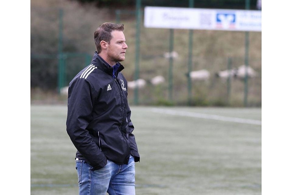 Trainer Steffen Schmitt hat beim Verbandsligisten FV 09 Breidenbach für die Wende zum Positiven gesorgt. 	Foto: Jens Schmidt