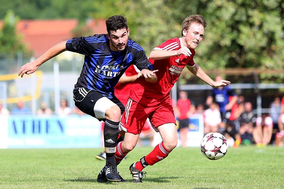 Hoffnungsvoller Neuzugang für den SV Donaustauf: Sebastian Stadler (li.). F: Brüssel Hoffnungsvoller Neuzugang für den SV Donaustauf: Sebastian Stadler (li.). F: Brüssel