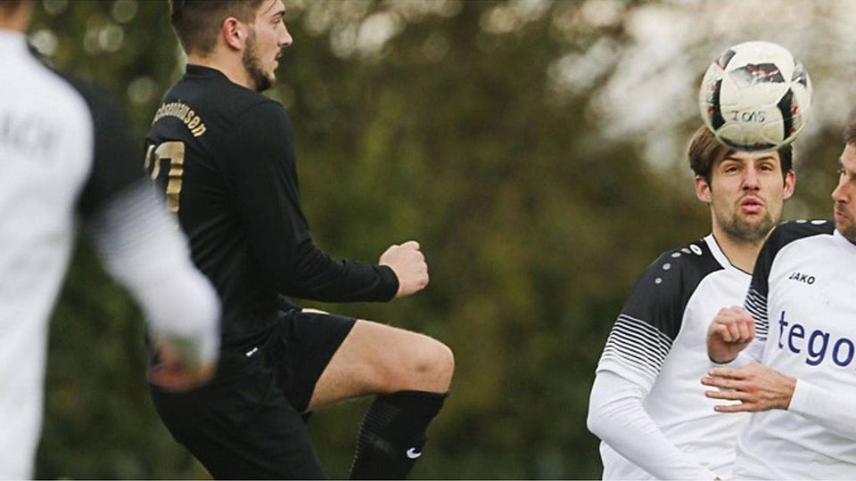 Traf für Ochsenhausen zum zwischenzeitlichen 1:1: Michael Wild (l.). Foto: Volker Strohmaier