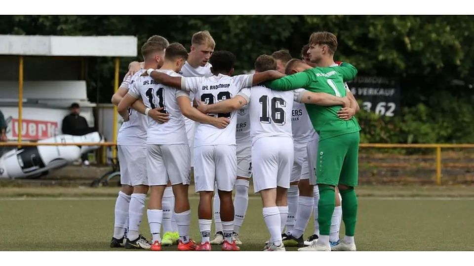 Die Wagenburg des VfL Biedenkopf war bislang nicht zu durchbrechen. Auch das Gastspiel bei Türk Ataspor in Niedergirmes wollen die Hinterländer ungeschlagen überstehen. © Jens Schmidt