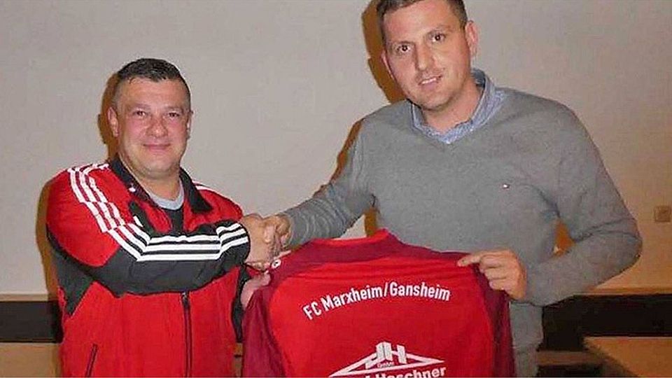 Josef Stuber (links), Zweiter Vorstand des FC Marxheim/Gansheim, freut sich über die Verpflichtung von Trainer Markus Heindl.  Foto: Hackenberg