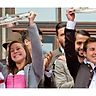 Der größte Moment ihrer Karriere: Sarah Romert feierte zusammen mit Mario Götze die „Doppel-Meisterschaft“ des FC Bayern München auf dem Münchner Rathausbalkon. Im Jahr 2015 hatten die Frauen und die Männer des FC Bayern jeweils den Titel geholt.  Foto: Sven Hoppe/dpa