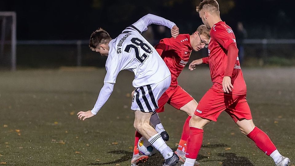Der Kunstrasen beim SSV Lüttingen muss erneuert werden.