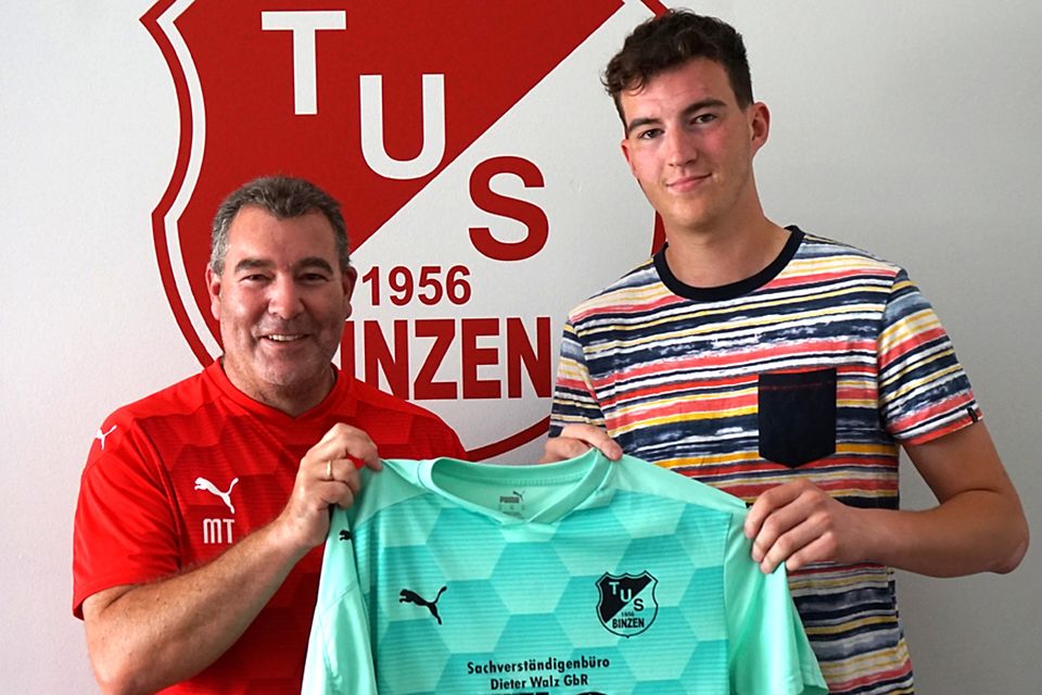 Matthias Tschöp (links, sportlicher Leiter des TuS Binzen) und Neuzugang Niklas Zähringer | Foto: Michelle Manthei
