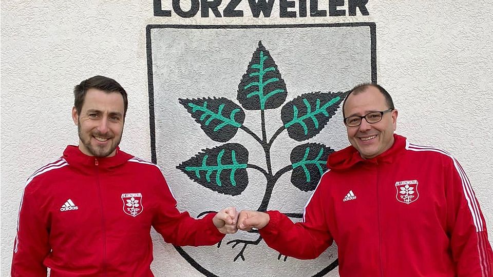 Alexander Hoyer (links) wird in der kommenden Saison Trainer des FC Lörzweiler und übernimmt von Thomas Kraft (rechts)