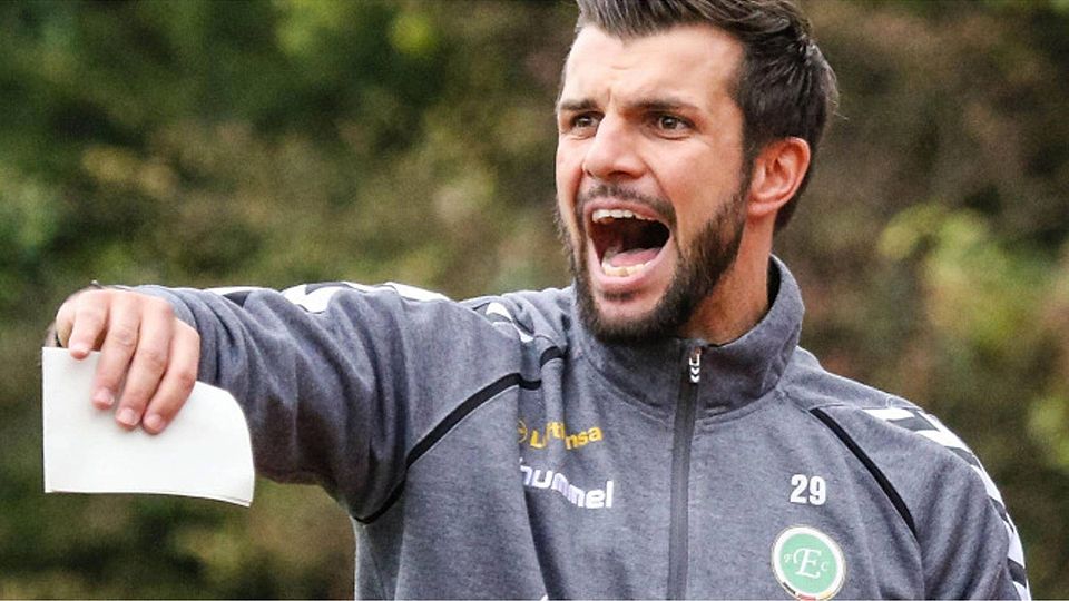 Das Feuer brennt: Erdings Spielertrainer Fabian Aupperle sieht dem Abstiegskampf positiv entgegen. Riedel