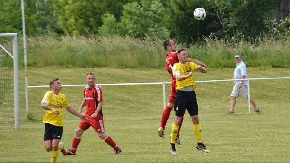 Nach dem Sieg im Tospiel steht Naumburg (in gelb) vor dem Titelgewinn.      F: Eichstädt