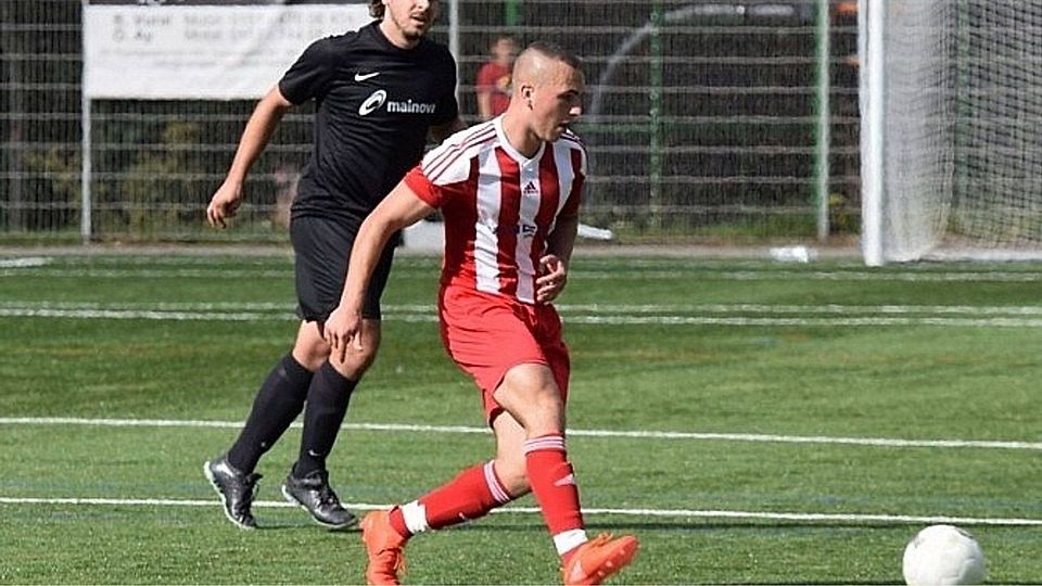 Dank des Auswärtserfolges in Nied springt der FC Schwalbach um Christian Seehöfer (Foto) auf Rang fünf.  F: Jörg Schulz