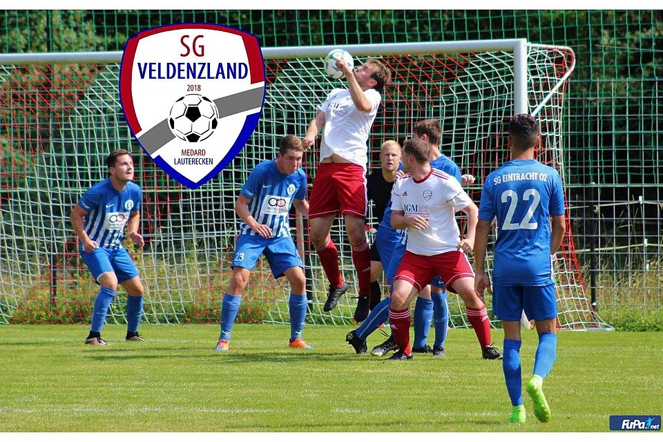 Die SG Veldenzland, hier im Match gegen die SG Eintracht Bad Kreuznach II (blaue Trikots), ist nicht nur in dieser Szene obenauf, sondern auch grundsätzlich in der Bezirksliga.