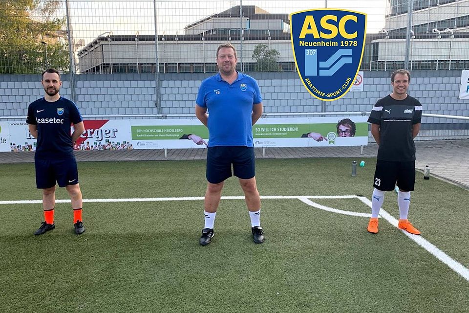 Frank Schüssler (m.) bleibt ebenso beim ASC II wie seine beiden Co-Trainer Daniel Hinninger (l.) und Matthias Klauditz.