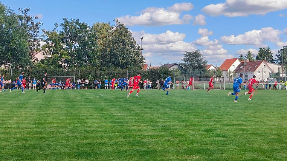 Dritter Sieg im dritten Spiel! Die SGHU kann sich mit 9 Punkten und 19:2 Toren an die Tabellenspitze setzen. 